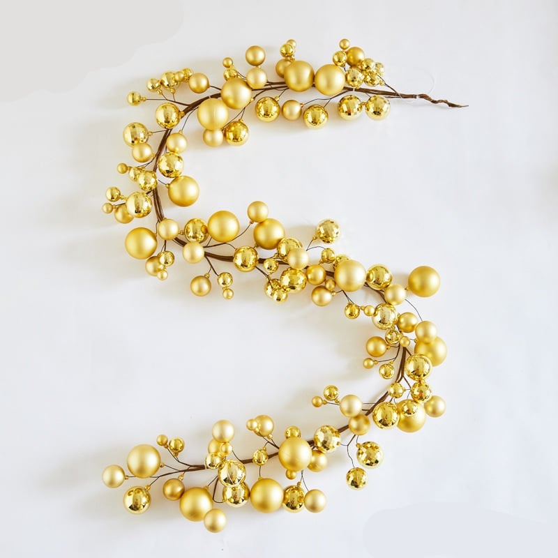 Classic Christmas Ball Garland - 6ft of Festive Elegance! 🎄✨