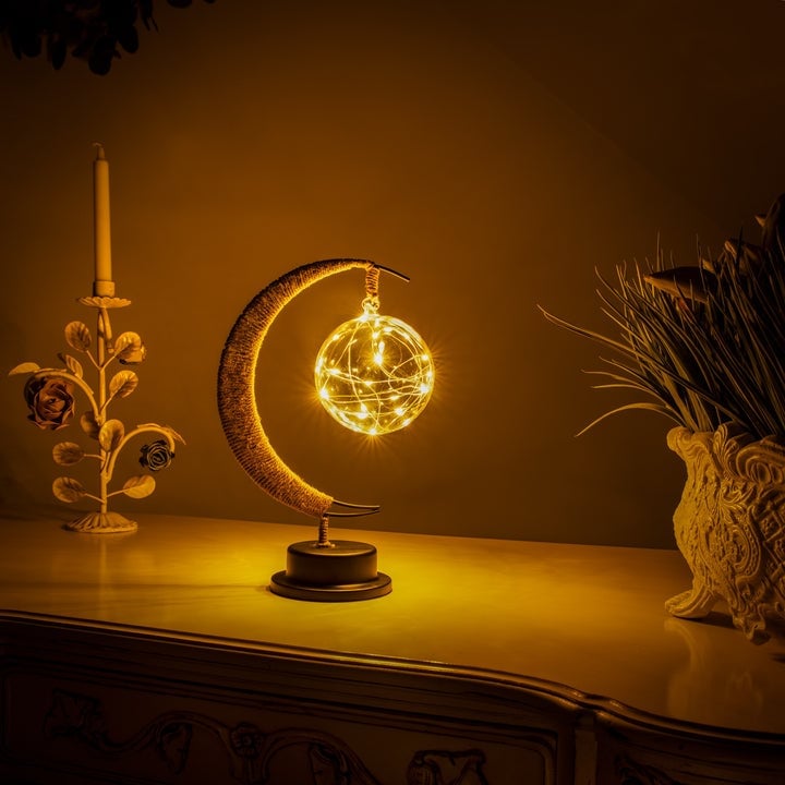 Enchanted Lunar Lamp That Gives