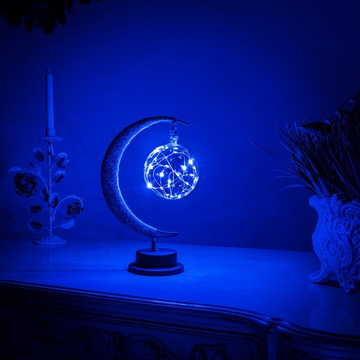 Enchanted Lunar Lamp That Gives